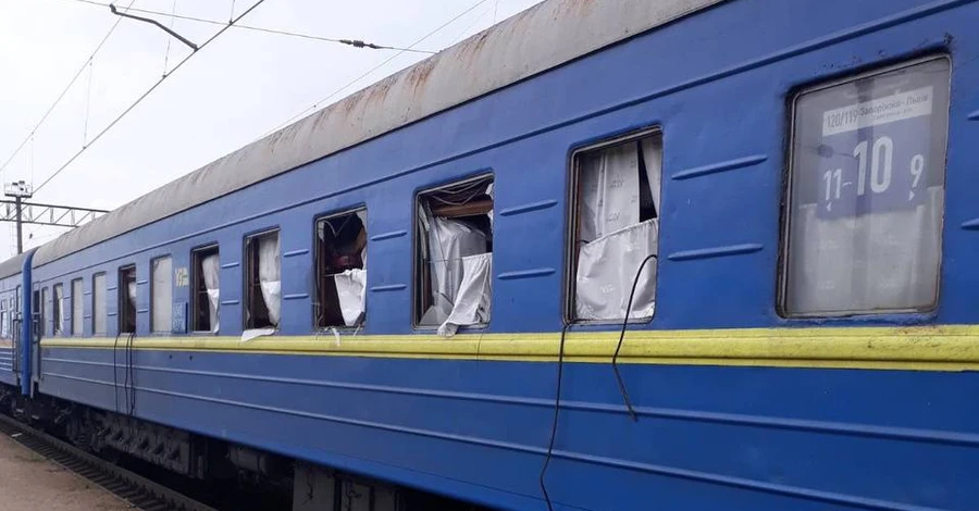 У чотирьох вагонах поїзда Запоріжжя - Львів вибуховою хвилею вибило шибки