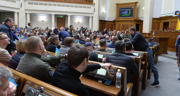 Военные решения парламента: забота о безработных и подарках для депутатов