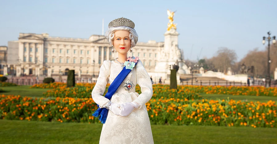 В честь Елизаветы II выпустили куклу Барби