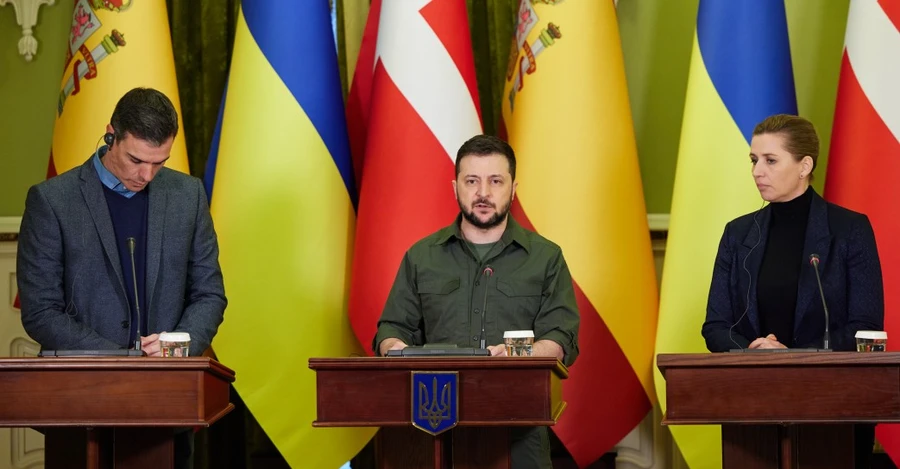 Зеленський заявив, що Україна розглядає два шляхи деблокади Маріуполя - військовий та дипломатичний