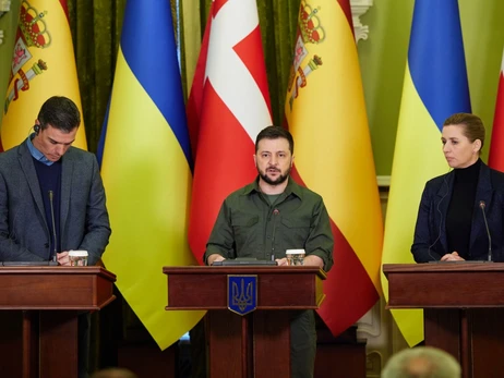Зеленский заявил, что Украина рассматривает два пути деблокады Мариуполя - военный и дипломатический