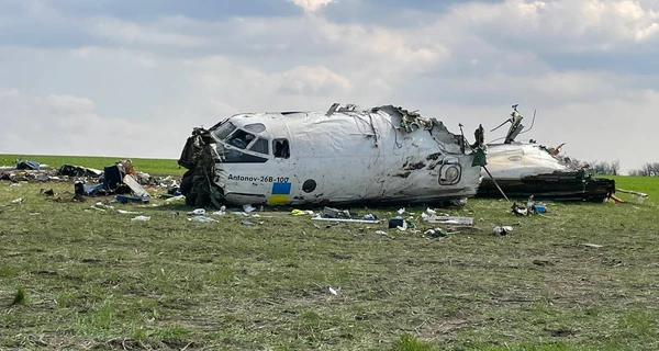 Запорізька адміністрація показала уламки АН-26, що впав в області