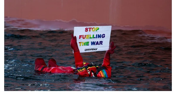 В Норвегии активисты «Гринписа» заблокировали танкер с российской нефтью 