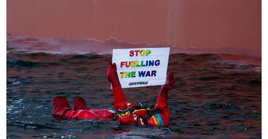 У Норвегії активісти «Грінпісу» заблокували танкер із російською нафтою