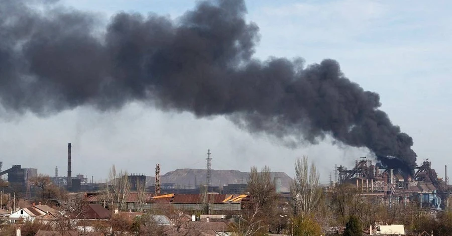 Радник мера Маріуполя: Чорний дим над містом – результат бомбового удару 