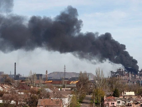 Советник мэра Мариуполя: Черный дым над городом – результат бомбового удара