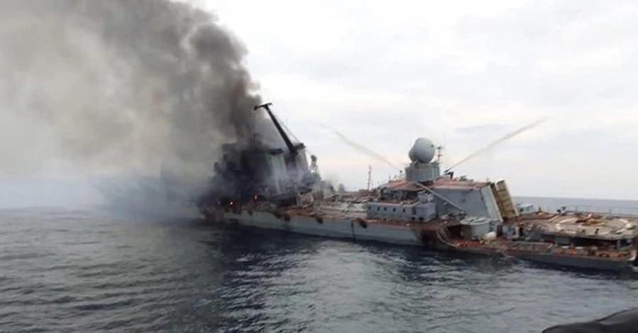 В Черном море россияне, пытаясь поднять ракеты с крейсера 