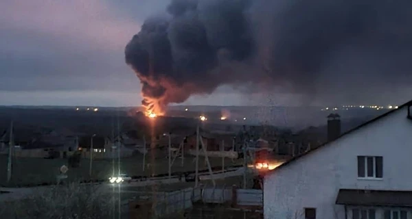 Подоляк прокомментировал взрывы и пожары в РФ: Карма – жестокая штука