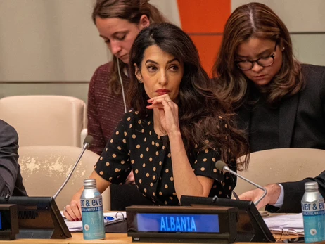 Амаль Клуни в ООН сообщила, что фото из Бучи напомнили ей бойню в сирийской Хуле