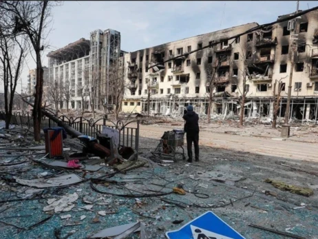 Російські окупанти встановили жорсткі правила життя у Маріуполі: Справжнє гетто