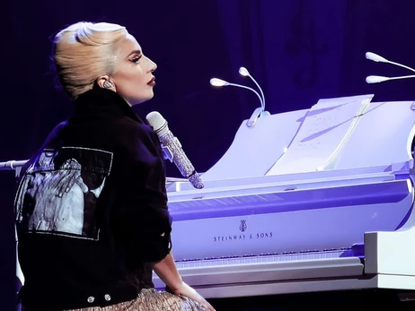 Леди Гага назвала россиян тупыми, а они возразили ей на русском 