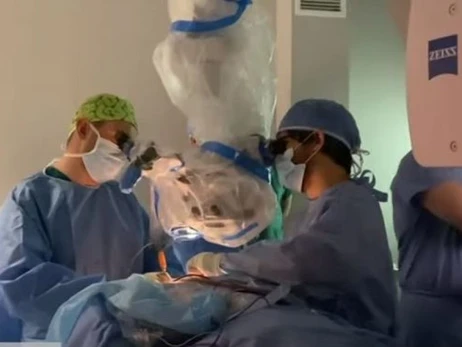 В Україну для проведення надскладних операцій прибули нейрохірурги зі США