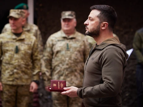 Зеленский поздравил украинских пограничников и вручил им награды 