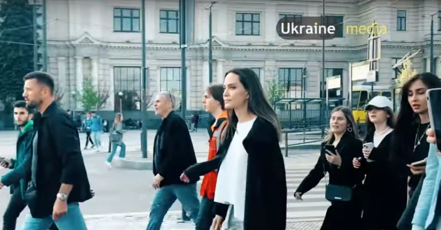 Анджелине Джоли во Львове пришлось бежать в укрытие во время тревоги