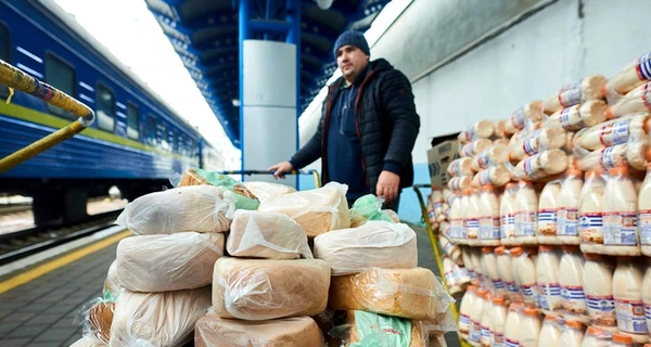 «Укрзализныця» в течение марта и апреля перевезла около 10 тысяч тонн гуманитарной помощи