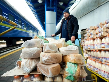 «Укрзализныця» в течение марта и апреля перевезла около 10 тысяч тонн гуманитарной помощи