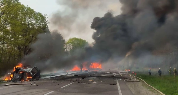 Бензовоз та автобус зіткнулися на трасі Київ-Чоп, 17 загиблих