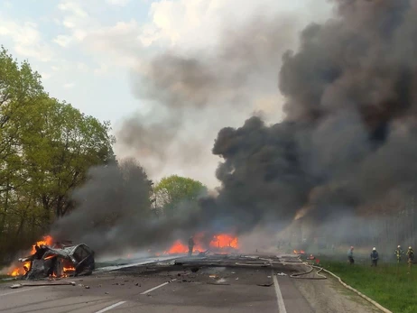 Бензовоз и автобус столкнулись на трассе Киев-Чоп, 17 погибших