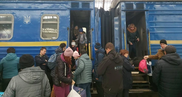 Через ракетні удари по кількох областях затрималися 33 поїзди, деякі - на 9 годин