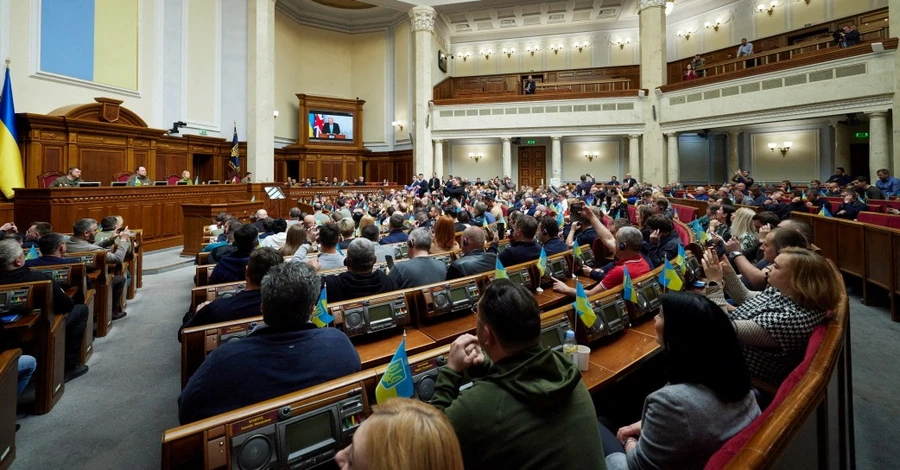 Воєнні рішення Верховної Ради: залишили «9 Травня» та посилили штрафи за матюки