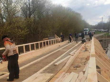Тимошенко: На Черниговщине возводят временные переправы и ремонтируют дороги