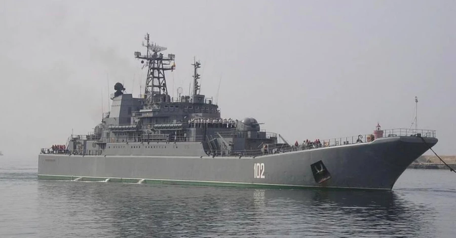 СМИ: ВСУ подбили у острова Змеиный российский корабль