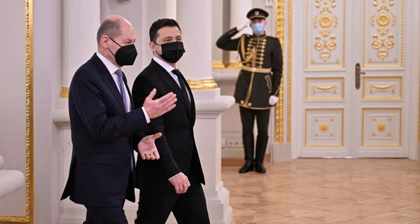 Зеленский пригласил Шольца в Киев на День Победы 9 мая