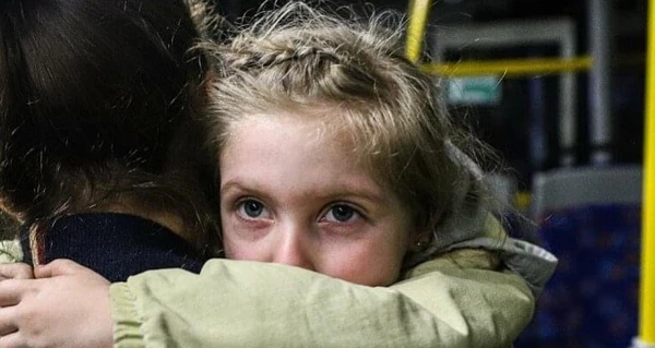 Мама 4-річної Аліси з Маріуполя зателефонувала дочці з полону РФ