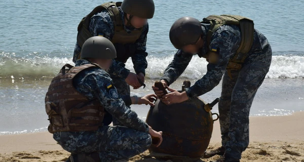На одеський пляж прибило дві морські міни. Їх підірвали у безпечному місці