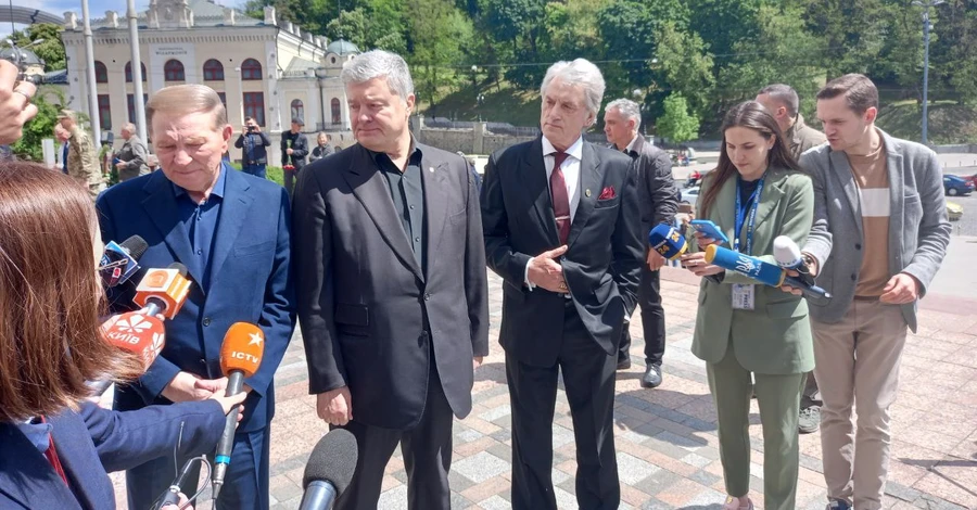 Кучма, Ющенко и Порошенко вместе приехали на прощание с Кравчуком