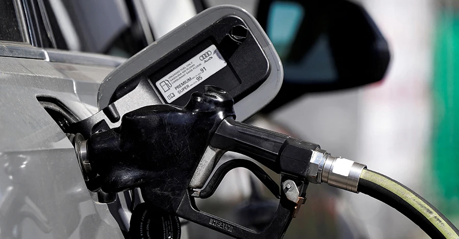Дефицит топлива: в правительстве временно отменили регулирование цен на бензин и дизель