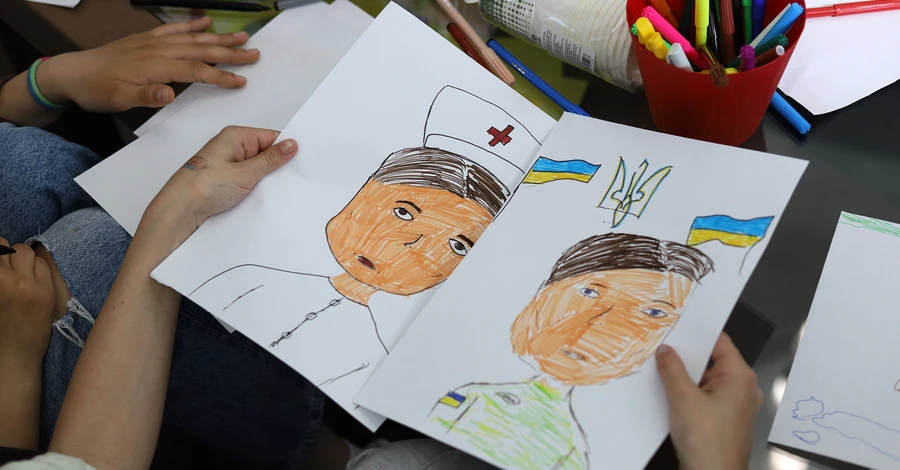 Укрпочта будет доставлять детские рисунки и письма украинским защитникам