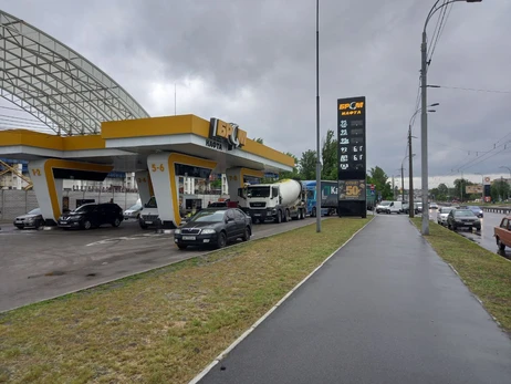 Водители о дефиците топлива: На Подоле цену загнули по 70 гривен за литр