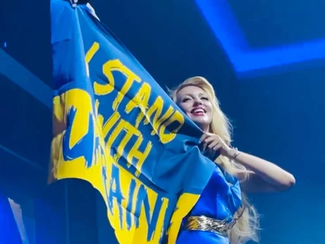 На концерті у США Полякова заспівала блок українських пісень та показала звернення президента Зеленського