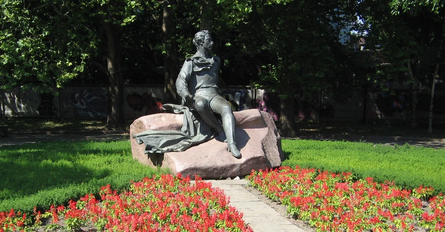 Мер Миколаєва заявив, що пам'ятник Пушкіну демонтували комунальники
