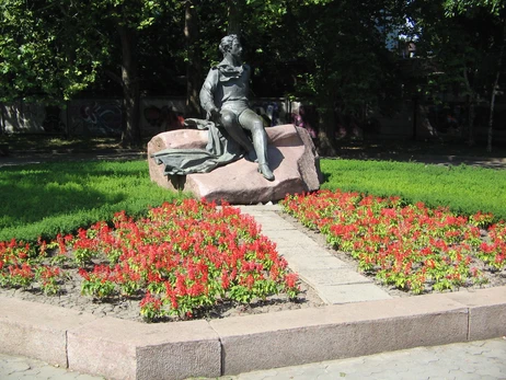 Мэр Николаева заявил, что памятник Пушкину демонтировали коммунальщики