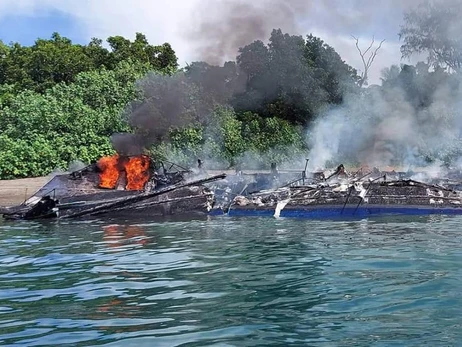 У Филиппин загорелось судно, на борту которого было  124 пассажира. Погибло 7 человек