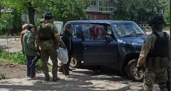 Жителі Луганської області масово евакуюються у безпечні регіони