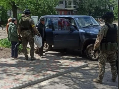 Жители Луганской области массово эвакуируются в безопасные регионы