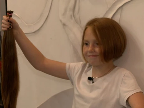 9-летняя Кира из Чернигова обрезала волосы ради помощи ВСУ