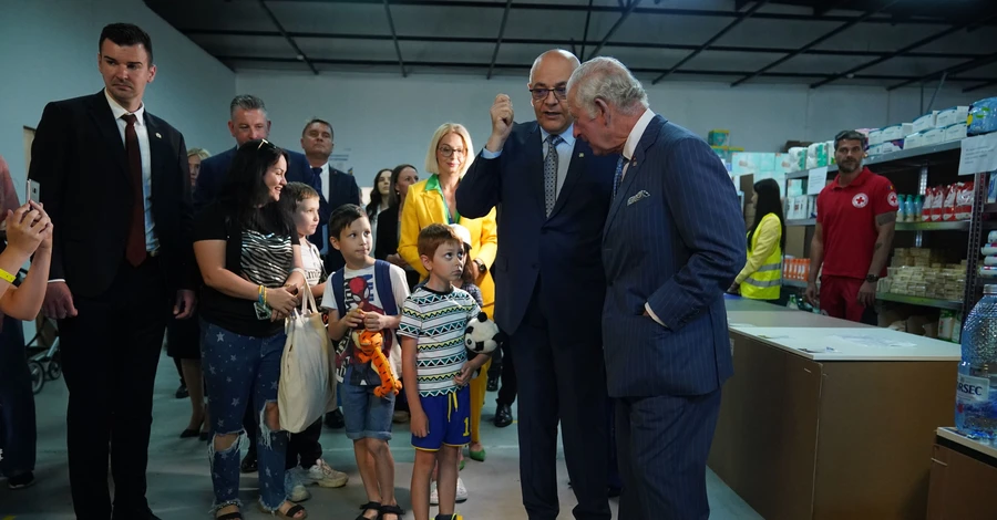 Принц Чарльз встретился с украинскими беженцами в Румынии