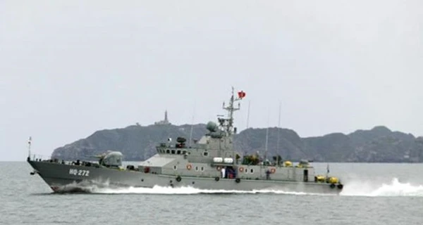 Російські окупанти планують провокації біля острова Зміїного: привезли захоплений катер ВМС України