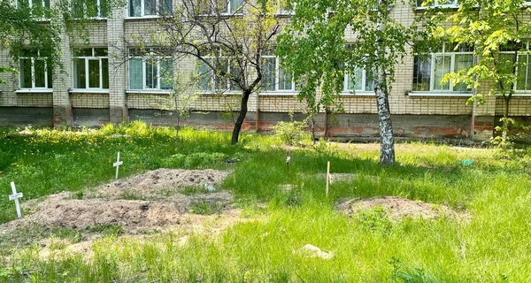 Російські окупанти відмінили у Маріуполі літні канікули. Діти будуть навчатись до вересня