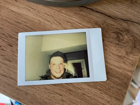 Штучний інтелект знайшов росіянина, який залишив своє фото в пограбованій квартирі в Ірпені
