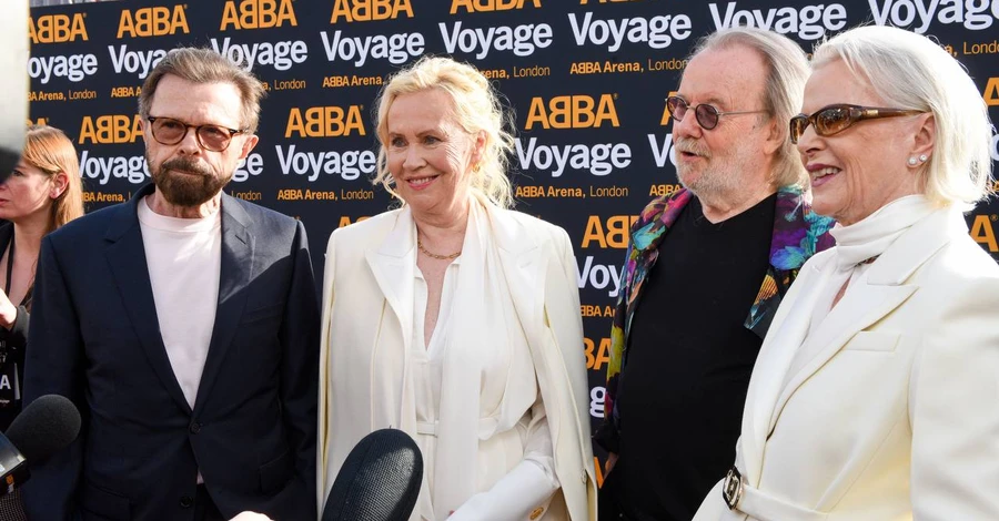 Группа ABBA впервые за 36 лет появилась вместе на публике