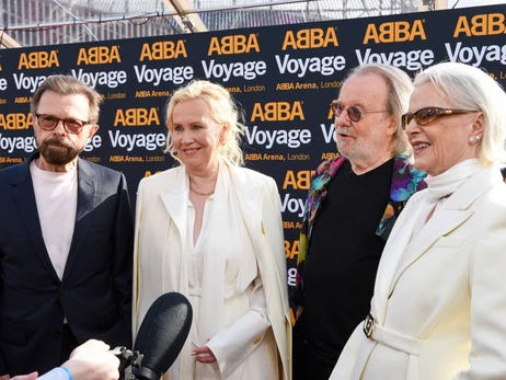 Группа ABBA впервые за 36 лет появилась вместе на публике