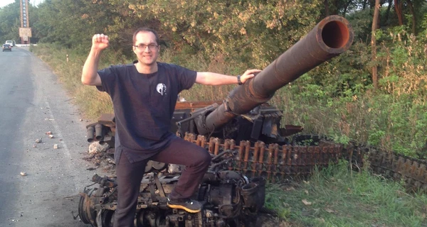 Журналіст Бутусов вимагає від Офісу президента скасування розпорядження не пускати його на передову