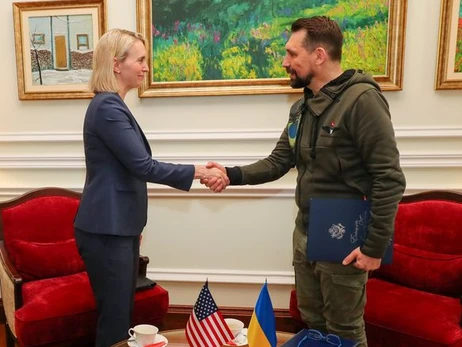 Новий посол США в Україні Бріджіт Брінк прибула до Києва