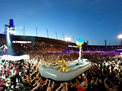 Rammstein на концерті у Швейцарії розгорнули прапор України