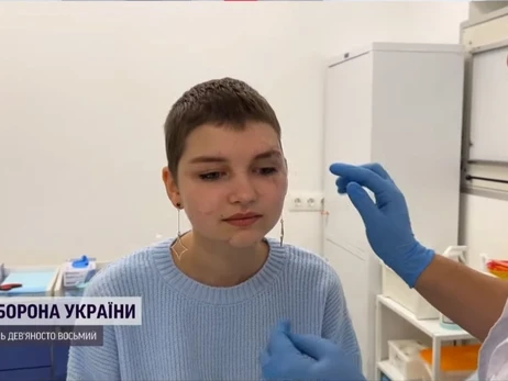 Хірурги повернули дівчинці з Чугуєва, яку поранило уламками скла, гарне обличчя